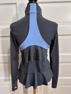RARE Lululemon Yogi Dance Jacket 6 Coal Grey Blue Ruffles Flattering Define $128